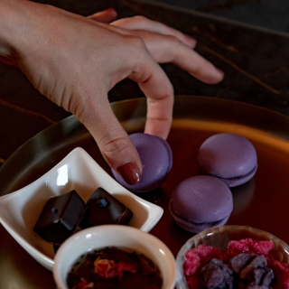 Il y a deux types de gourmands : ceux qui attendent gentiment d'ouvrir chaque case de leur calendrier en décembre et ceux qui se font plaisir toute l'année (avec plus ou moins de modération ) #Violettes #Violette #ViolettesDeToulouse #MaisonDeLaViolette #FoodToulouse #ToulouseFood #FoodInToulouse