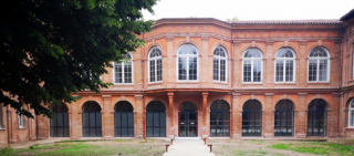 Entrée de la Cité de la santé dans les locaux rénovés de La Grave