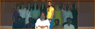 Swami Santhiprasad et Bastien se cachent sur cette photo, sauras-tu les retrouver ?