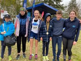 Sous un ciel couvert, une vingtaine d'athlètes du club se sont élancés sur un parcours roulant. ...